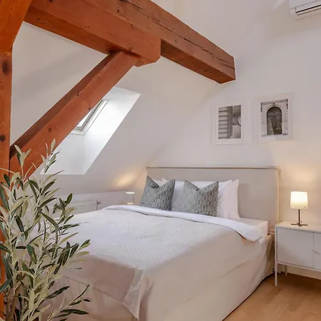 Lejlighed Turnkey I Old Town 5br Loft Prag