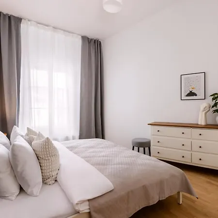 Turnkey I Old Town 5br Loft Lejlighed